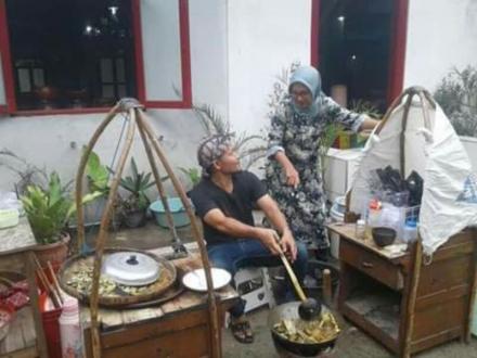 LEK YUNUS HADIRKAN WARUNG SATE KLATAK KE RUMAH ANDA